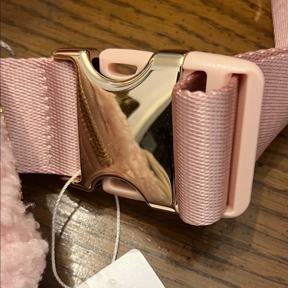 Lululemon Everywhere Fleece Belt Bag in Pink Mist with gold hardware, NWT - Picture 7 of 16